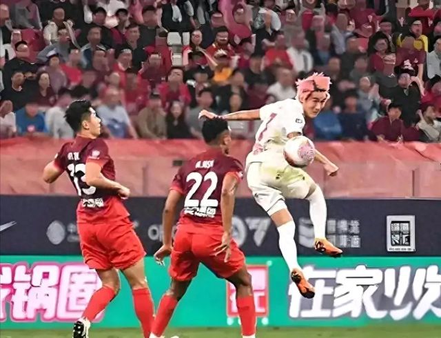 上港主场大胜泰达，稳健冲击争冠之路